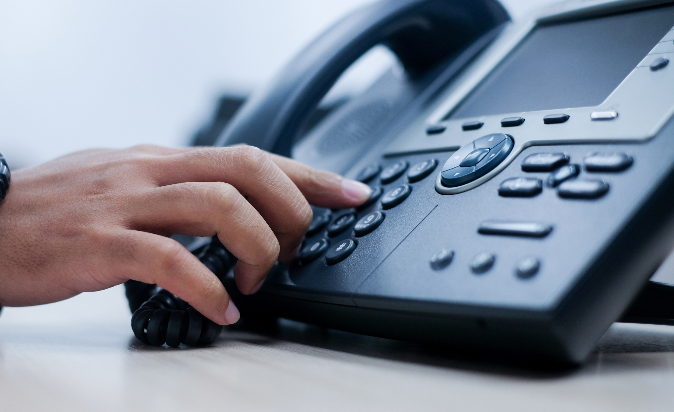 How to Choose the Right Business Phone System